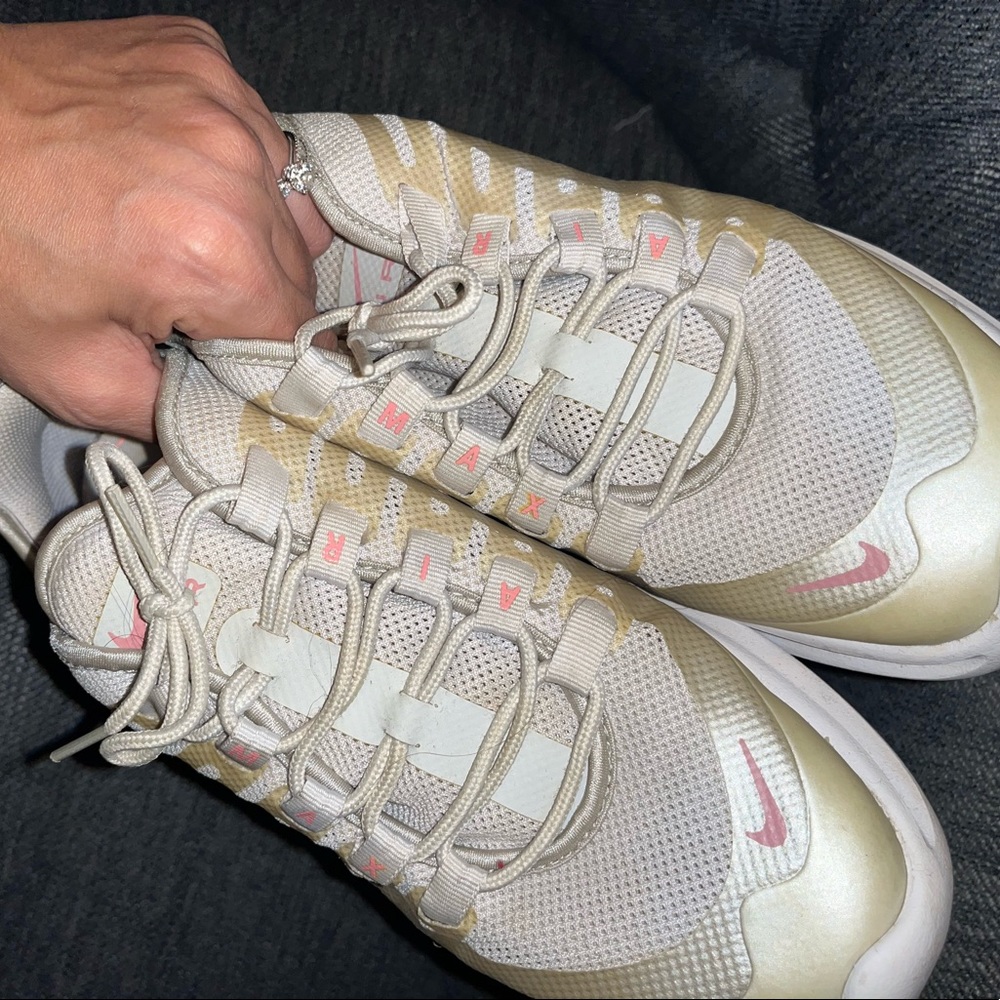 Womens 8.5 Nike sneakers